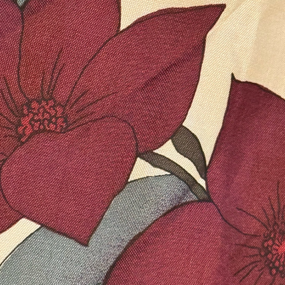 Stunnimg JIM THOMPSON Floral Silk Scarf with Multicolor Design - Picture 9 of 9